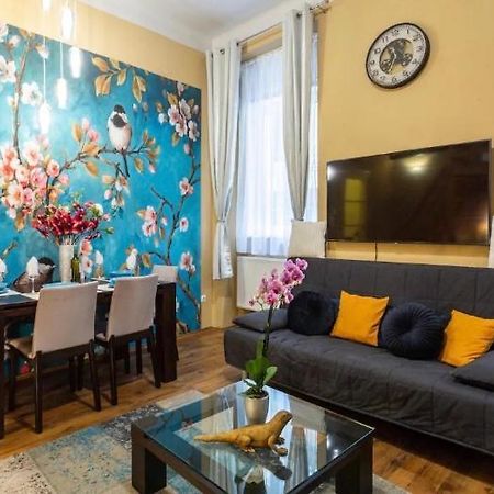 Cherry Blossom Designer Apartment In The Center With Free Parking Budapest Kültér fotó