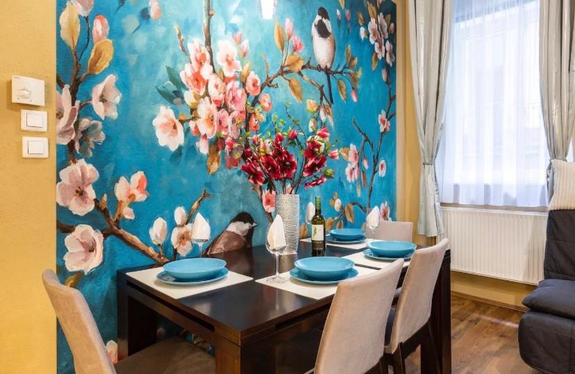 Cherry Blossom Designer Apartment In The Center With Free Parking Budapest Kültér fotó